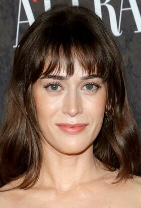 Lizzy Caplan