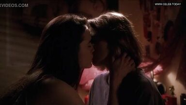 Kristy Swanson and Jennifer Connelly in Higher Learning