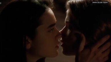 Kristy Swanson and Jennifer Connelly in Higher Learning