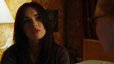 Megan Fox Amanda Seyfried kissing scene