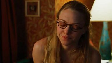 Megan Fox Amanda Seyfried kissing scene