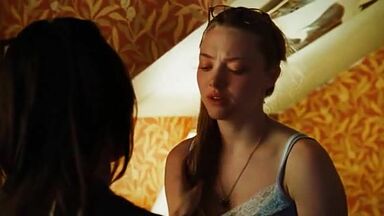 Megan Fox Amanda Seyfried kissing scene