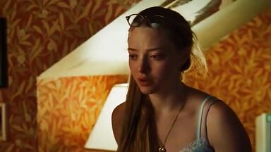 Megan Fox Amanda Seyfried kissing scene