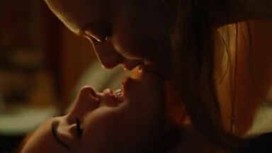 Megan Fox Amanda Seyfried kissing scene