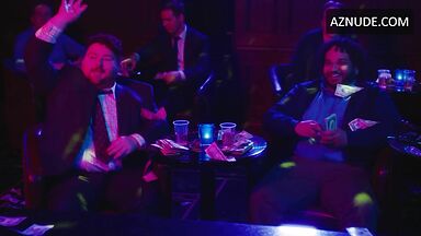 Busy Philipps streaping in Girls5Eva