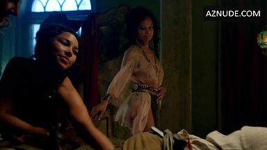 Jessica Parker Kennedy and Lise Slabber sex scenes in Black Sails