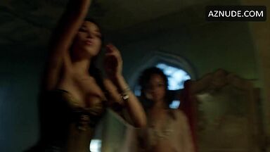 Jessica Parker Kennedy and Lise Slabber sex scenes in Black Sails