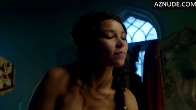 Jessica Parker Kennedy and Lise Slabber sex scenes in Black Sails
