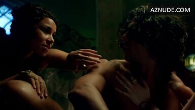 Jessica Parker Kennedy and Lise Slabber sex scenes in Black Sails