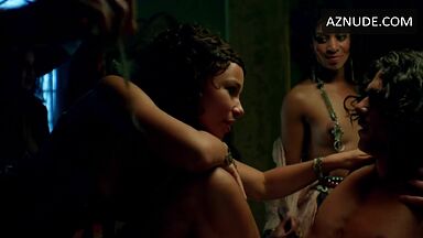 Jessica Parker Kennedy and Lise Slabber sex scenes in Black Sails