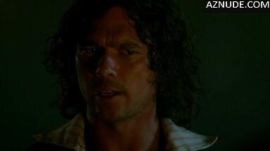 Jessica Parker Kennedy and Lise Slabber sex scenes in Black Sails