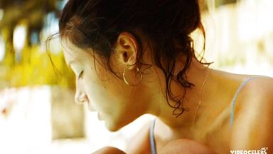 Adele Exarchopoulos sex scene in Revenir (2019)