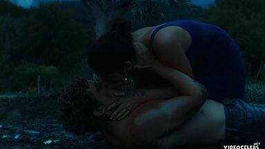 Adele Exarchopoulos sex scene in Revenir (2019)