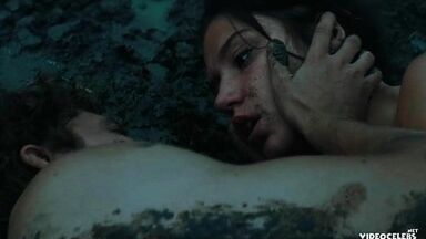 Adele Exarchopoulos sex scene in Revenir (2019)