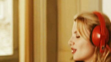 Asia Argento and Miriam Giovanelli nude and sex scenes in Drifters (2011)