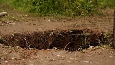 Lauren Ashley Carter sex scene in Jug Face (2013)