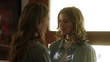 You Me Her - lesbian scene - S3E7