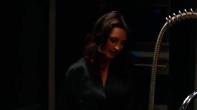 Kristin Davis and Greer Grammer in Deadly Illusions