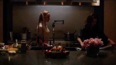 Kristin Davis and Greer Grammer in Deadly Illusions