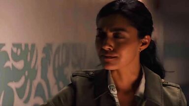 Tori Anderson and Yasmine Al-Bustami lesbic scene in NCIS Hawai