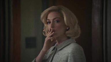 Thomasin McKenzie and  Anne Hathaway lesbians in Eileen (2024)