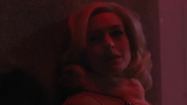 Thomasin McKenzie and  Anne Hathaway lesbians in Eileen (2024)