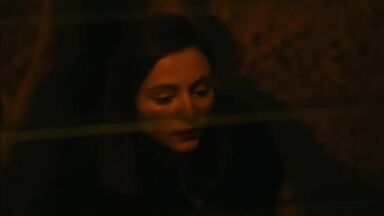 Thomasin McKenzie and  Anne Hathaway lesbians in Eileen (2024)