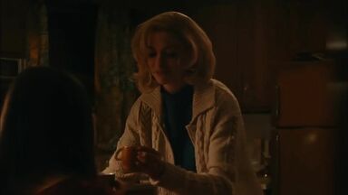 Thomasin McKenzie and  Anne Hathaway lesbians in Eileen (2024)