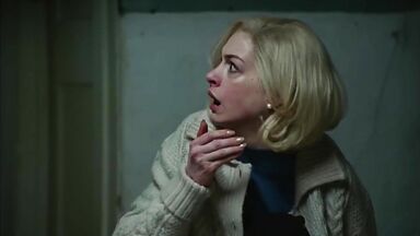 Thomasin McKenzie and  Anne Hathaway lesbians in Eileen (2024)