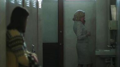 Thomasin McKenzie and  Anne Hathaway lesbians in Eileen (2024)