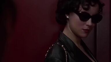 Gina Gershon and Jennifer Tilly as lesbians in Bound (1996)