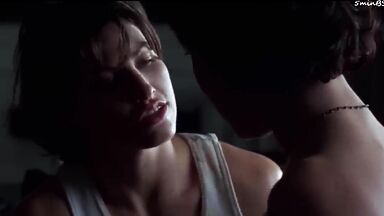 Gina Gershon and Jennifer Tilly as lesbians in Bound (1996)