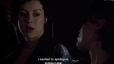 Gina Gershon and Jennifer Tilly as lesbians in Bound (1996)