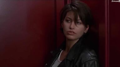 Gina Gershon and Jennifer Tilly as lesbians in Bound (1996)