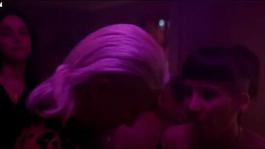 Mariana Di Girolamo and Paola Giannin hot lesbian scenes, Ema