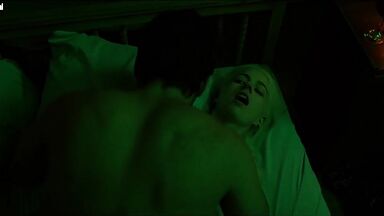 Mariana Di Girolamo and Paola Giannin hot lesbian scenes, Ema
