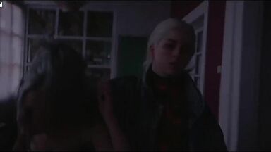 Mariana Di Girolamo and Paola Giannin hot lesbian scenes, Ema