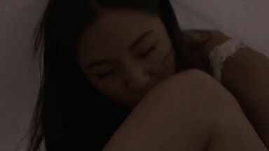 Constance Wu and Angela Trimbur lesbic sex in The Feels
