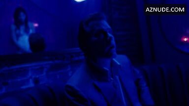 Recieving a lapdance from Jessica Biel