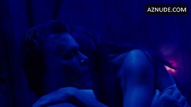 Recieving a lapdance from Jessica Biel