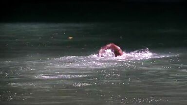 Jennifer Connelly naked in The Hot Spot