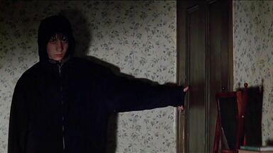 Lara Belmont sex scenes and nakedness in The War Zone