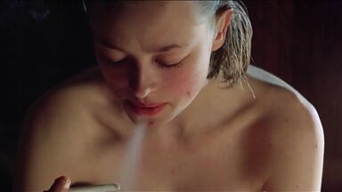 Lara Belmont sex scenes and nakedness in The War Zone