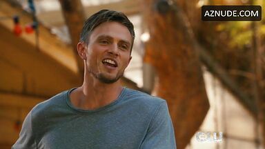 Rachel Bilson posing hot in bikini in The To Do List