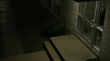 Rachel Brosnahan lesbic encounter in House of Cards