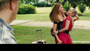 Reese Witherspoon gropped by Sofía Vergara