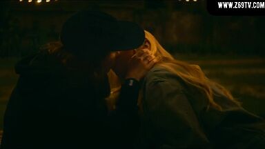 Ellen Page and Zosia Mamet hot lesbic sex