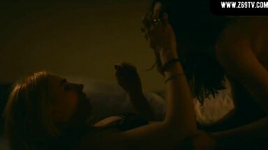 Ellen Page and Zosia Mamet hot lesbic sex