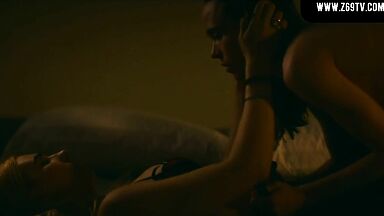 Ellen Page and Zosia Mamet hot lesbic sex