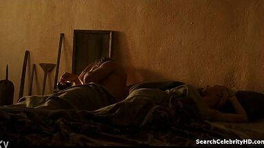 Penelope Cruz and Scarlett Johansson lesbic kiss in Vicky Cristina Barcelona